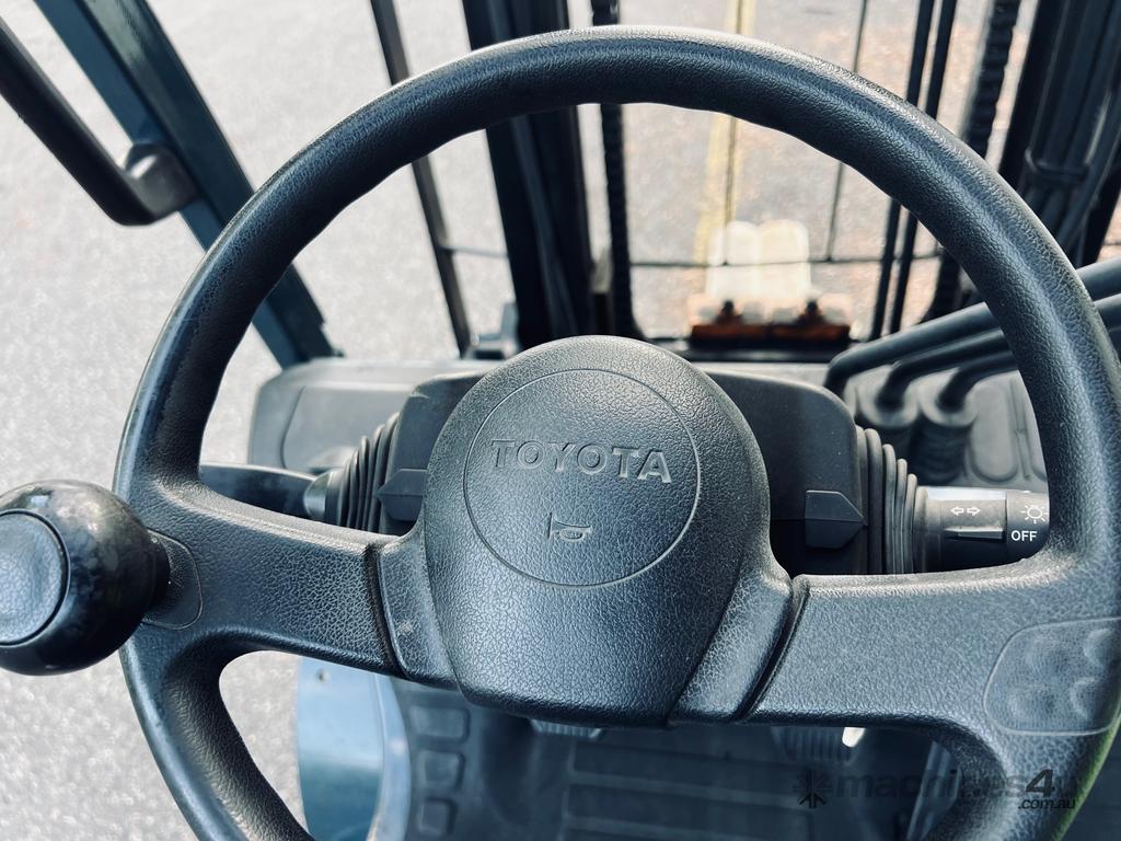 Low Hour Compact Toyota Forklift